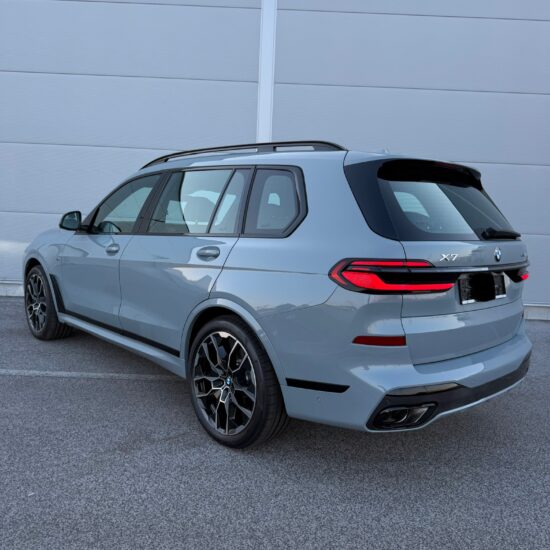 bmw-x7-zad